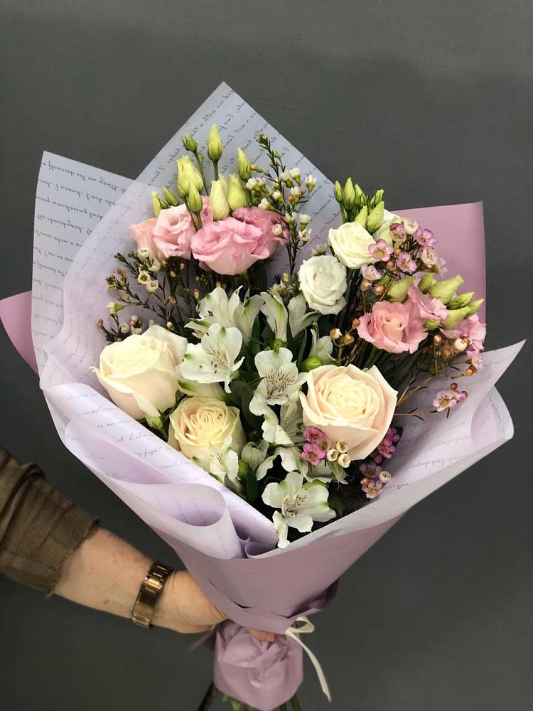 Букет цветов из: Альстромерии, Розы и Лизиантусы в Североонежск