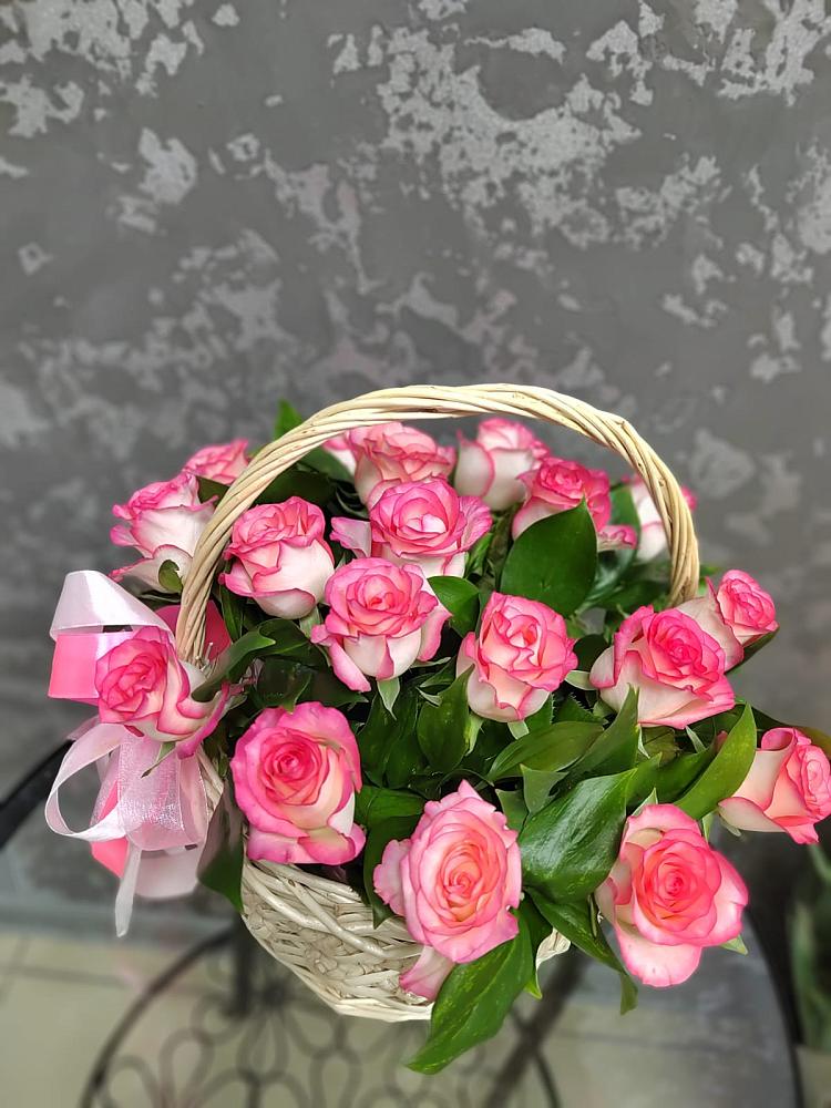 Цветочная композиция из Розы в корзине в Североонежск