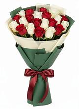 Букет Микс из красных и белых роз в Североонежск