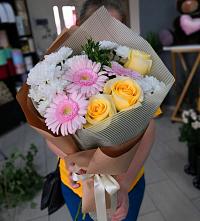 Букет цветов из:  Герберы, Розы и Хризантемы в Североонежск