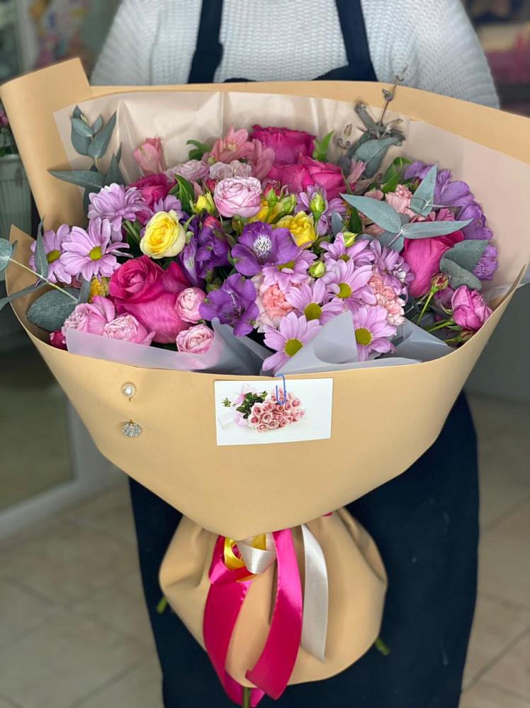 Букет цветов из: Хризантемы, Гвоздики и Альстромерии в Североонежск