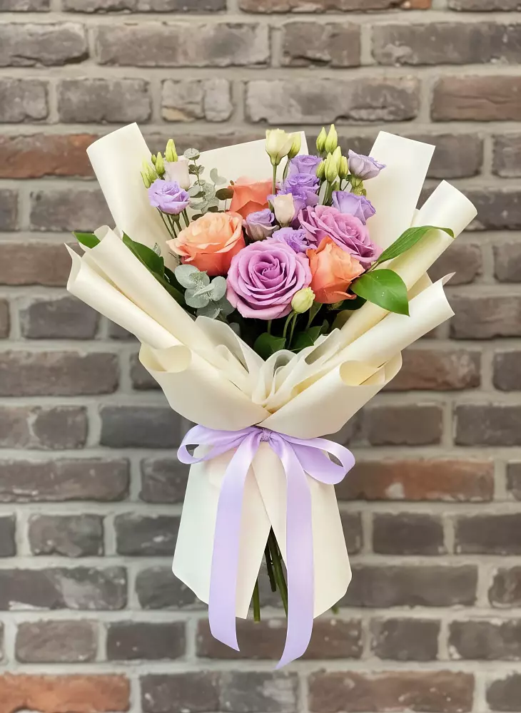 Букет цветов из: Лизиантусы и Розы в Североонежск