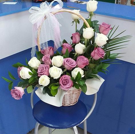 Цветочная композиция из Розы в корзине в Североонежск