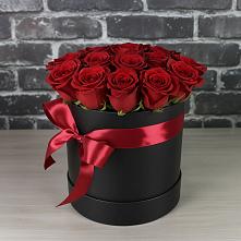 Цветочная композиция из Розы в шляпной коробке в Североонежск