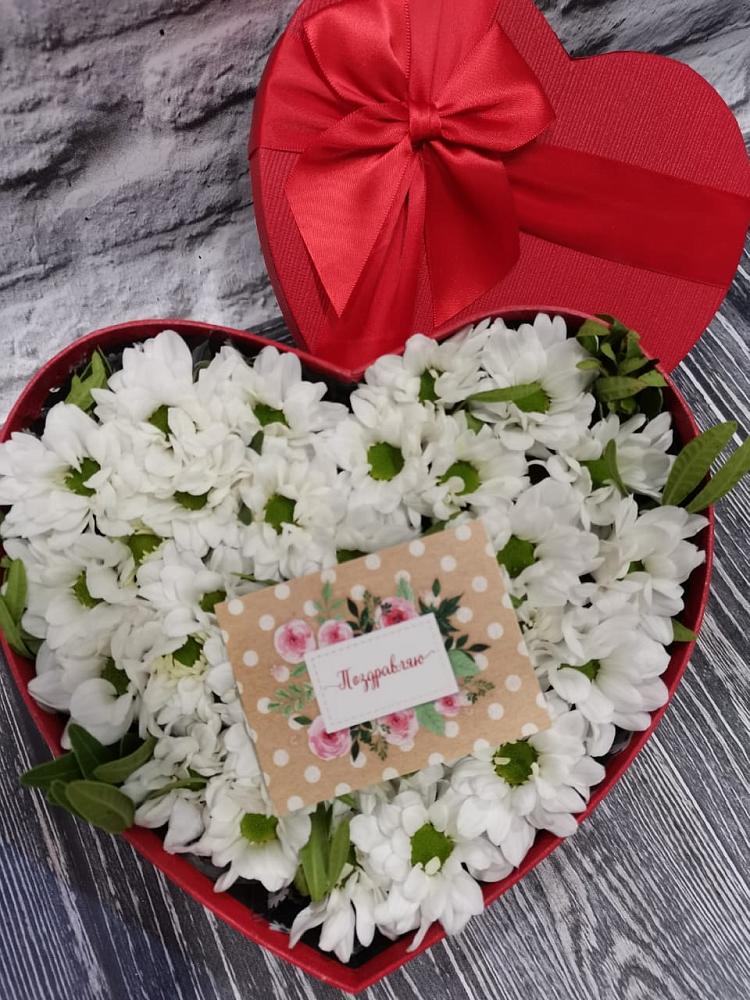 Цветочная композиция из Хризантемы в виде сердца в Североонежск