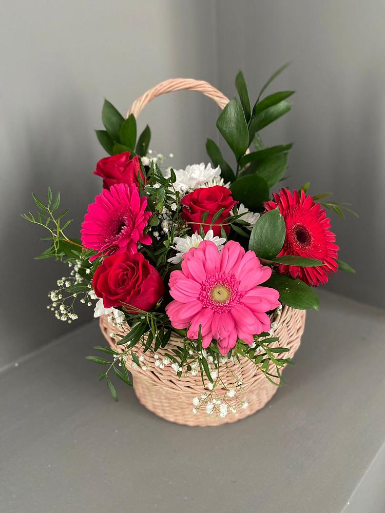 Цветочная композиция из Розы, Хризантемы и Герберы в корзине в Североонежск