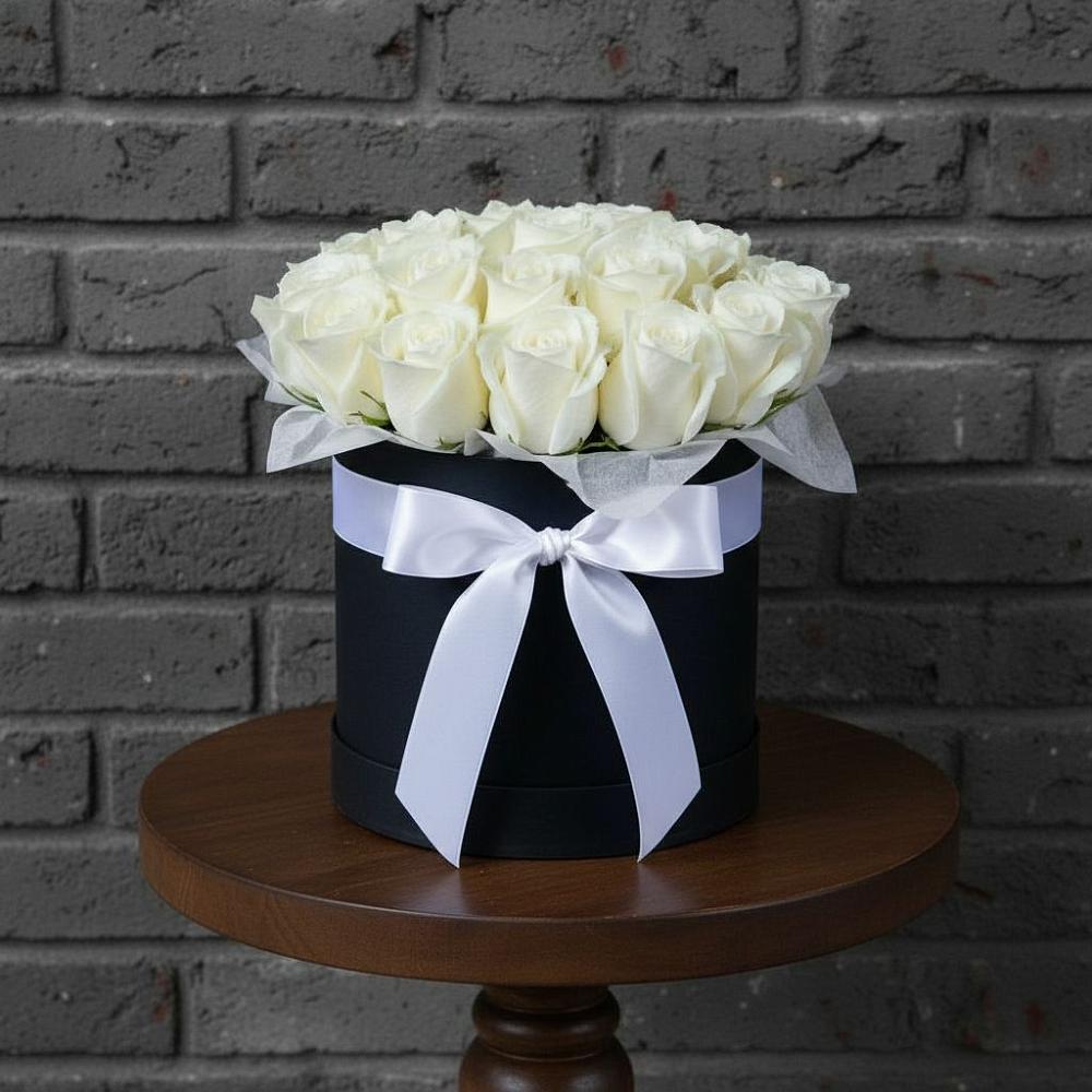 Цветочная композиция из Розы в шляпной коробке в Североонежск