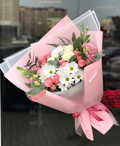 Букет цветов из: Розы, Лизиантусы и Хризантемы в Североонежск